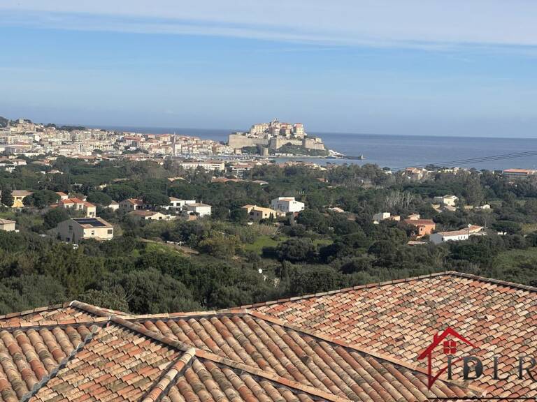 Beau T4 duplex sur les hauteurs de Calvi avec très belle vue — photo 1