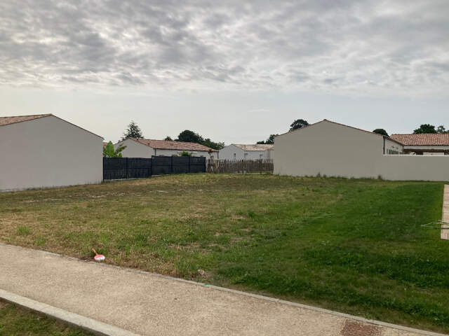 Terrain à bâtir à Saintes (17100) — photo du bien