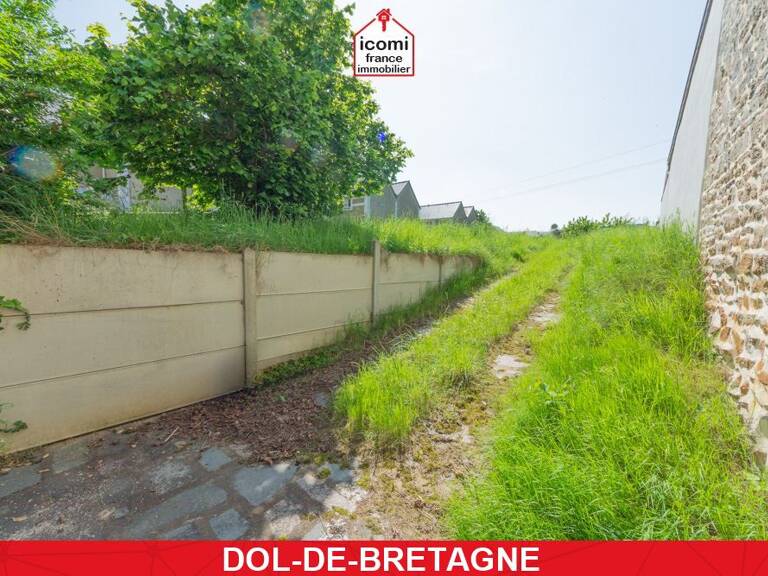 ILLE-ET-VILAINE - Dol-de-Bretagne (35120) - A VENDRE - TERRAIN 558M² CLOS - HORS LOTISSEMENT- NON VIABILISE - LIBRE DE CONSTRUCTEUR - BEAU POTENTIEL - TOUT A L'EGOUT — photo 1