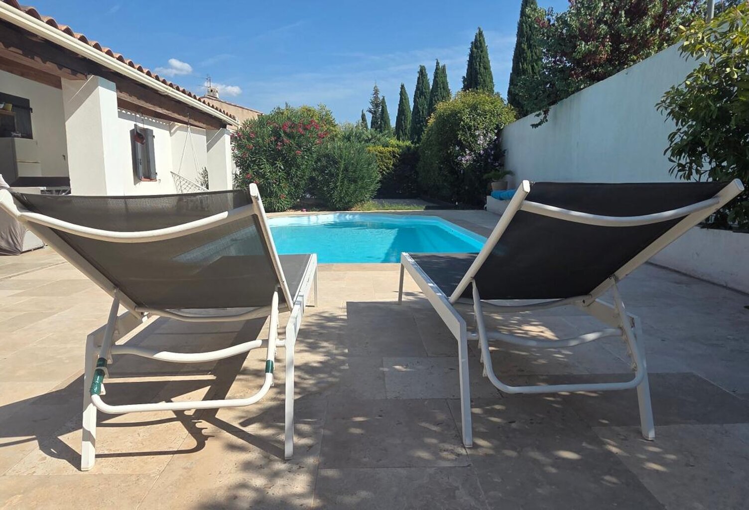 A vendre maison individuelle de plain-pied type 5/6 avec piscine sur terrain d'environ 900 m², plat — photo 1