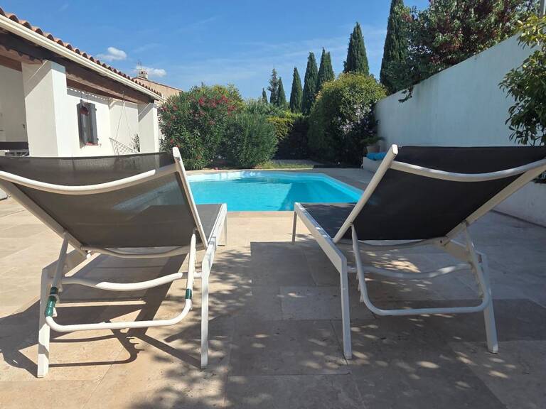 A vendre maison individuelle de plain-pied type 5/6 avec piscine sur terrain d'environ 900 m², plat — photo 1