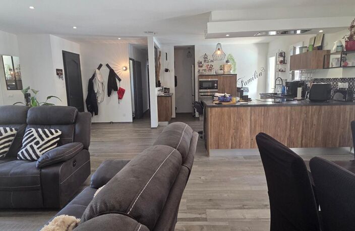 A vendre maison individuelle de plain-pied type 5/6 avec piscine sur terrain d'environ 900 m², plat — photo 4