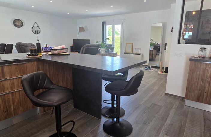 A vendre maison individuelle de plain-pied type 5/6 avec piscine sur terrain d'environ 900 m², plat — photo 5