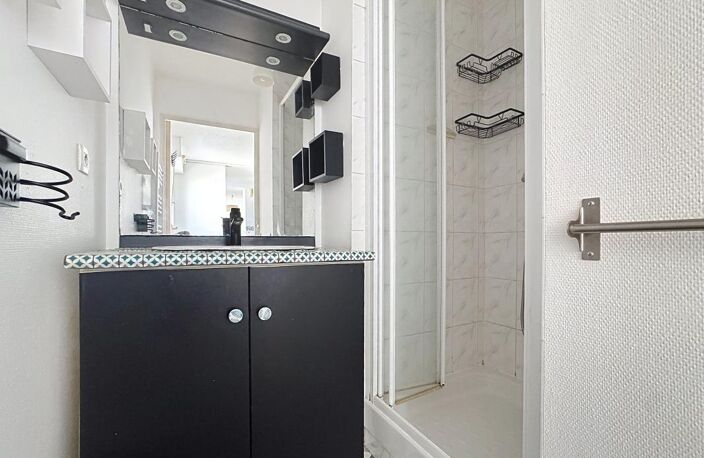 Appartement À Vendre T2 LA ROCHELLE — photo 3