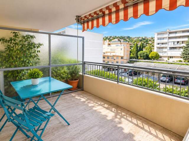 Appartement À Vendre — photo du bien