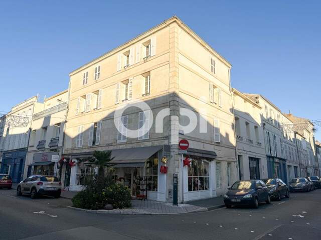 Plein centre ville Rochefort — photo du bien