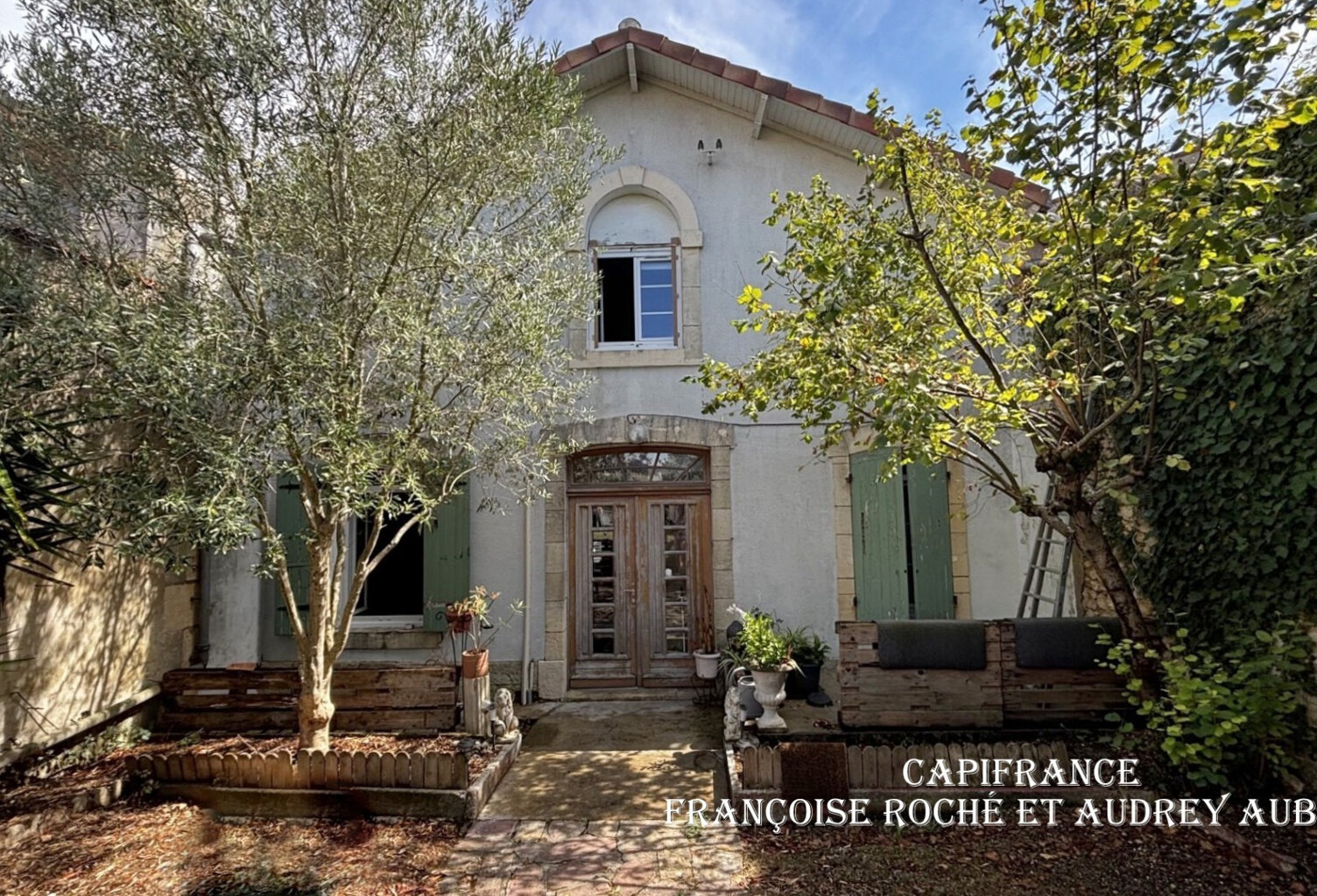 Maison de caractère et de ville à rénover -  5 pièces - Au coeur de SAINT JEAN D'ANGELY (17) — photo 1