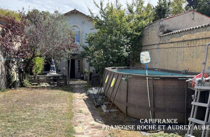 Maison de caractère et de ville à rénover -  5 pièces - Au coeur de SAINT JEAN D'ANGELY (17) — photo 2