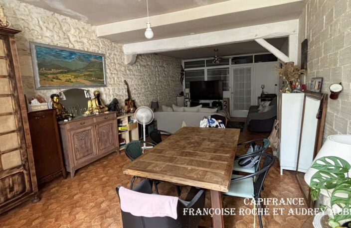 Maison de caractère et de ville à rénover -  5 pièces - Au coeur de SAINT JEAN D'ANGELY (17) — photo 4