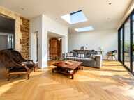 SUPERBE MAISON RÉNOVÉE DE 6 CHAMBRES AVEC GARAGE ! — photo 4