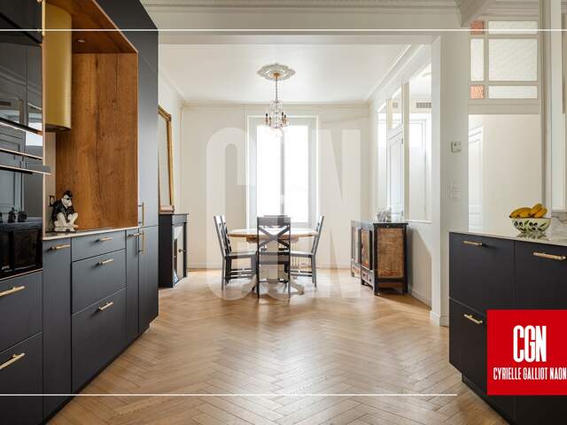 SUPERBE MAISON RÉNOVÉE DE 6 CHAMBRES AVEC GARAGE ! — photo du bien