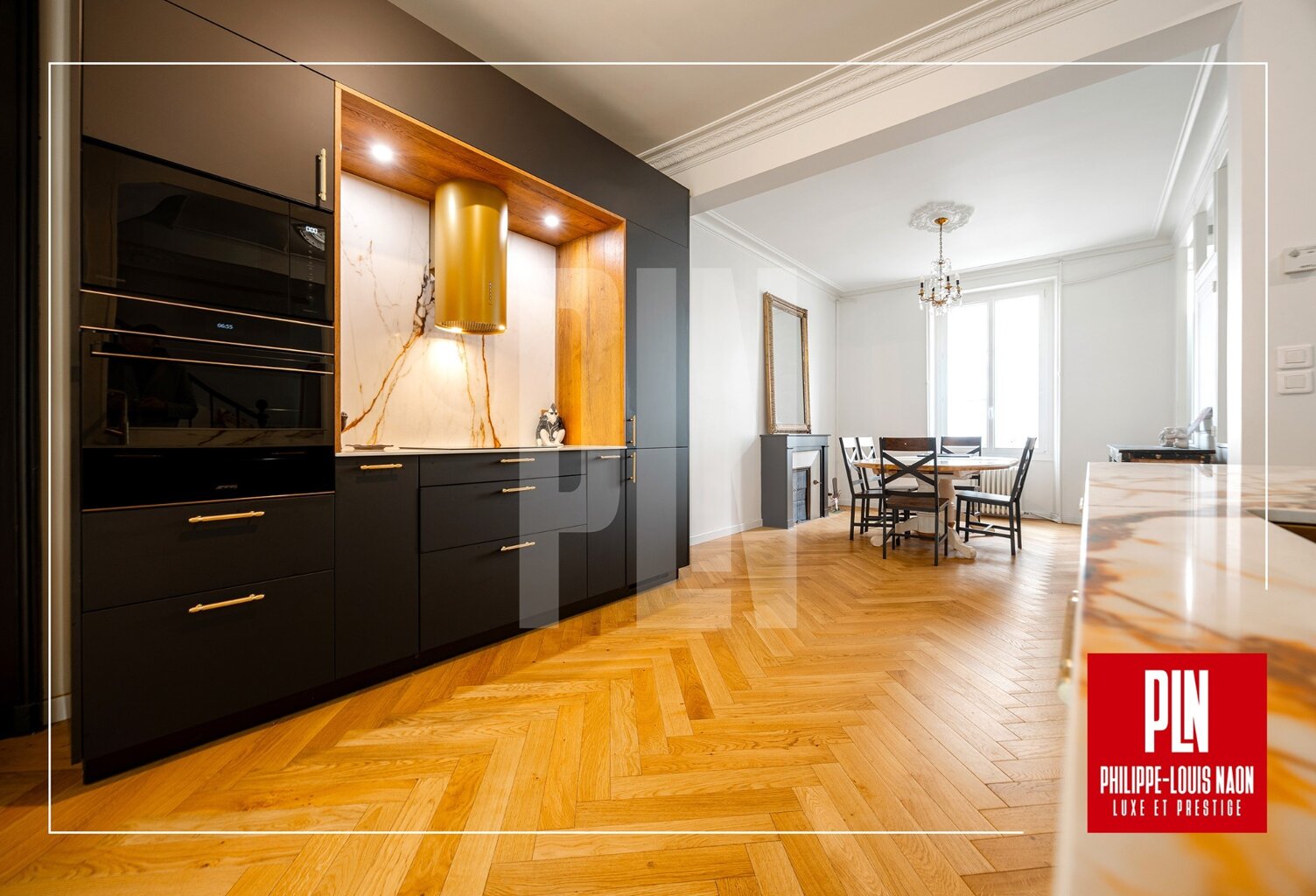 SUPERBE MAISON RÉNOVÉE DE 6 CHAMBRES AVEC GARAGE ! — photo 1