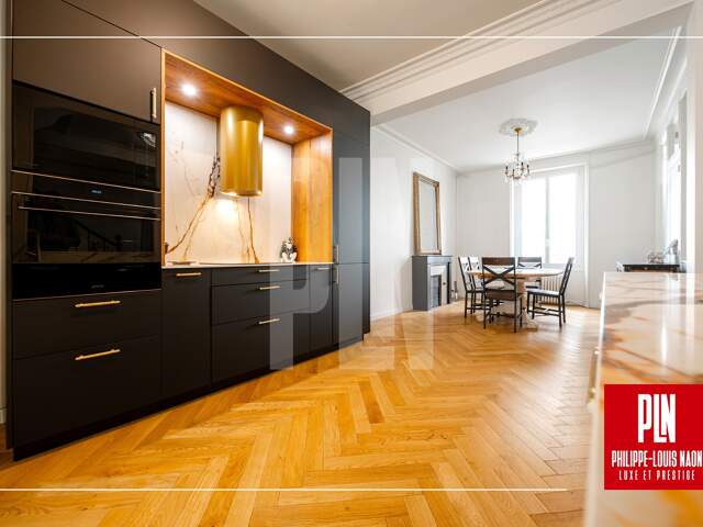 SUPERBE MAISON RÉNOVÉE DE 6 CHAMBRES AVEC GARAGE ! — photo du bien