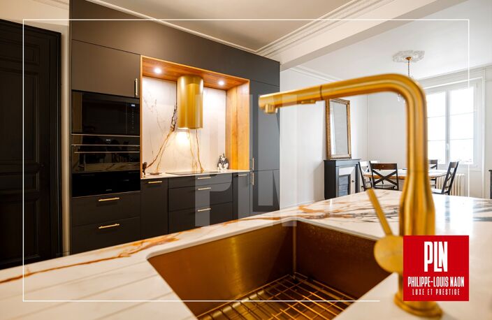 SUPERBE MAISON RÉNOVÉE DE 6 CHAMBRES AVEC GARAGE ! — photo 3