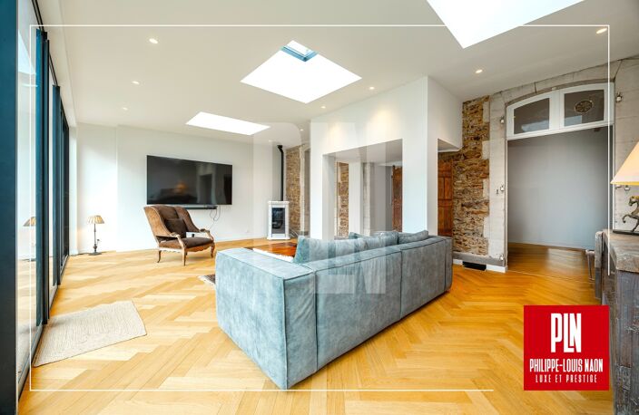 SUPERBE MAISON RÉNOVÉE DE 6 CHAMBRES AVEC GARAGE ! — photo 5