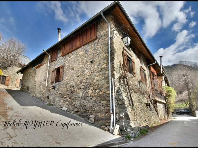 Maison de village à rénover avec grange de 186 m² à Siguret — photo du bien
