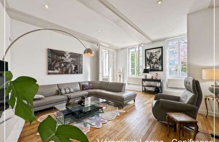 Agen quartier Préfecture, élégante demeure du XIXe siècle de 292 m² avec ascenseur, jardin, garage et piscine — photo 2