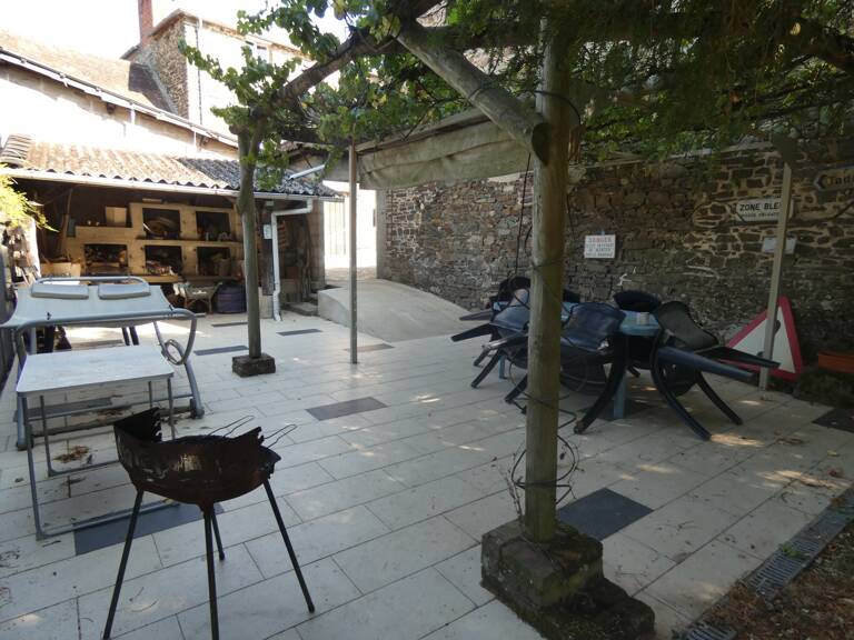 Maison à vendre 6 pièces proche de PONT D'OUILLY (14) de 120 m² habitables sur 1,5 Ha de terrain et dépendances — photo 1