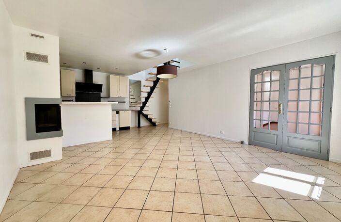 MAISON DE VILLE – 3 CHAMBRES – GARAGE & ATELIER – GOMETZ-LA-VILLE — photo 3