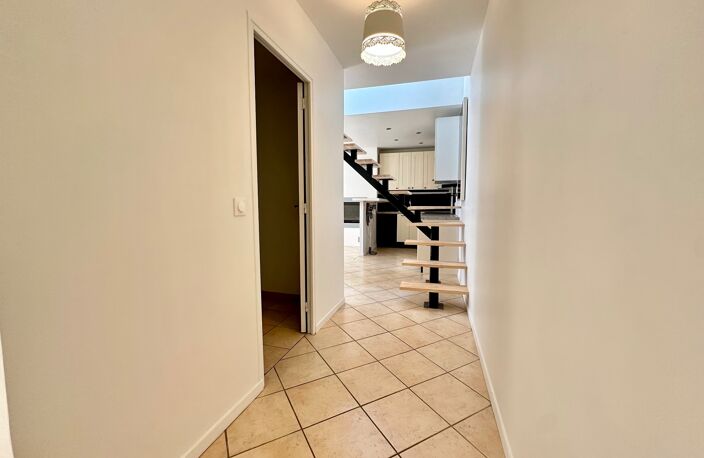 MAISON DE VILLE – 3 CHAMBRES – GARAGE & ATELIER – GOMETZ-LA-VILLE — photo 4