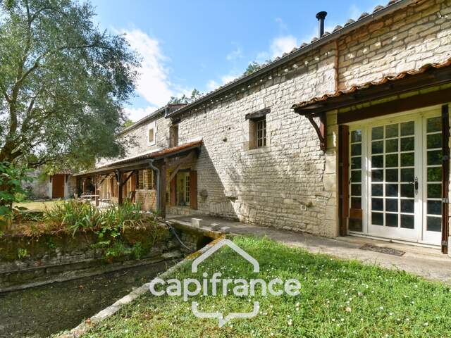 Maison de caractère à vendre 12 pièces SAINT SEVERIN SUR BOUTONNE (17) sur 4500m²de terrain arboré — photo du bien