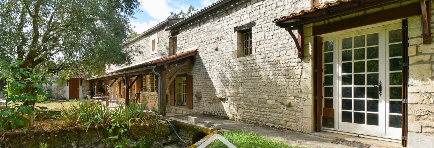 Maison 12 Pièces 309 m² à vendre à Saint-Séverin-sur-Boutonne (17330)