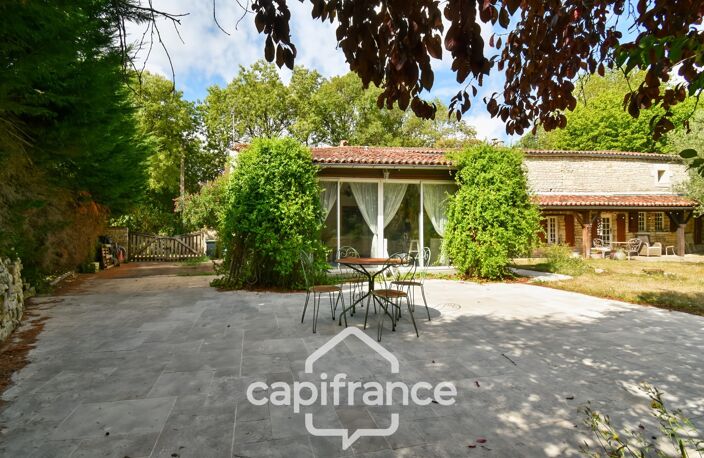 Maison de caractère à vendre 12 pièces SAINT SEVERIN SUR BOUTONNE (17) sur 4500m²de terrain arboré — photo 5