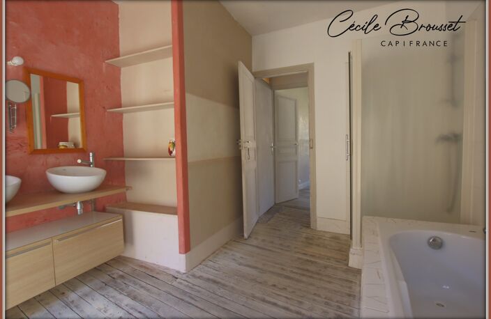 ARLES-SUR-TECH (66150) – Maison de village 5 pièces rénovée avec cour intérieure et possibilité de terrasse — photo 4