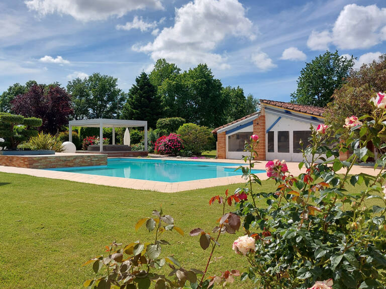 Maison à vendre 13 pièces MONTAUBAN (82), salle de reception, parking, bureaux, cave, dépendances,  parc de 8000m2, 2 entrées indépendantes — photo 1