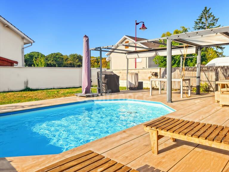 A seulement 7 minutes de Genlis, LONGCHAMP, belle maison spacieuse de 148 m² avec deux garages et piscine — photo 1