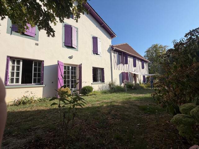 PLAISANCE (32) centre, élegante MAISON DE MAITRE XVIIIs, sans travaux, 190m2 sur 800m2 de jardin clos et paysagé, belle dépendance, chauffage central , 4chambres dont 1 au rez-de-chaussée, salon 44m2 — photo du bien