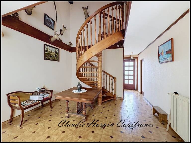 Maison à vendre 6 pièces  (79) LA FOYE MONJAULT 4 chambres terrain environ 2360 m² — photo 1