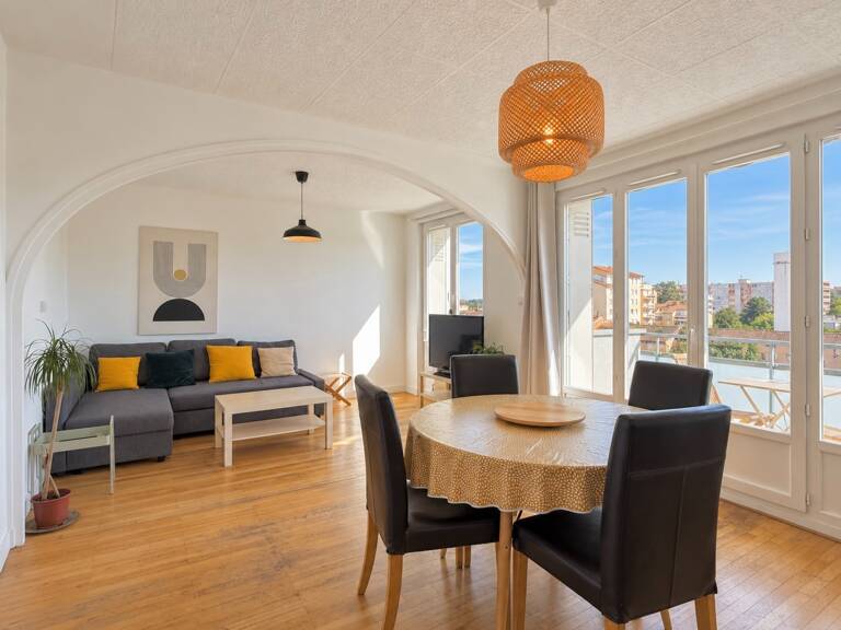 VILLEFRANCHE SUR SAONE (69400) : Appartement T3 de 70,89 m² avec balcon, cave et belle luminosité — photo 1