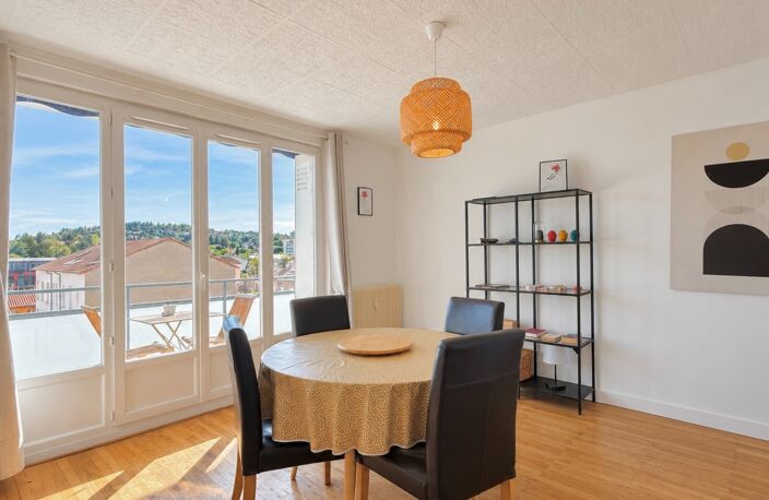 VILLEFRANCHE SUR SAONE (69400) : Appartement T3 de 70,89 m² avec balcon, cave et belle luminosité — photo 4