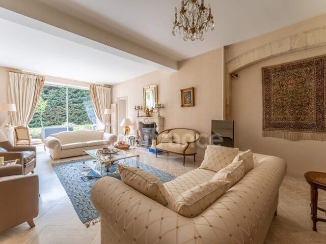 Demeure d'exception en pierre - 11 pièces - 400m² - Grand jardin arboré - Parcelle 1700m² — photo du bien