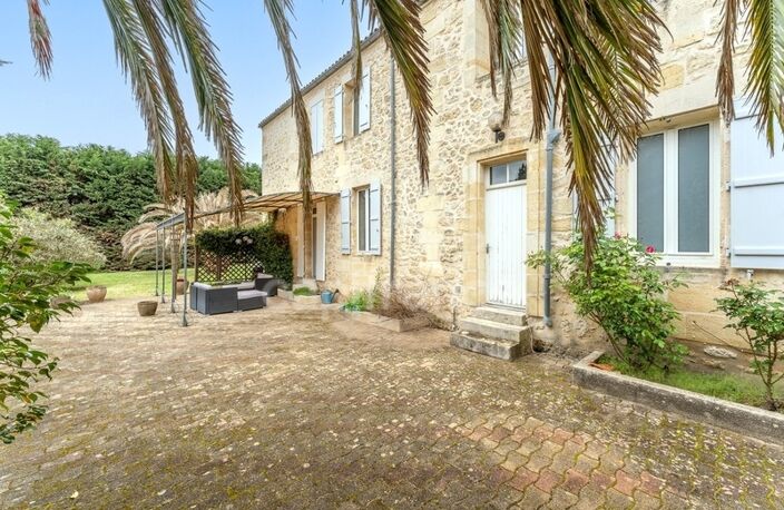 Demeure d'exception en pierre - 11 pièces - 400m² - Grand jardin arboré - Parcelle 1700m² — photo 3