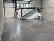 Local d'activité à louer DECINES CHARPIEU (69), local de 325 m² dont 237 m² d'activité, 44 m² de bureaux au RDC et 44 m² de mezzanine + 3 stationnements — photo 4