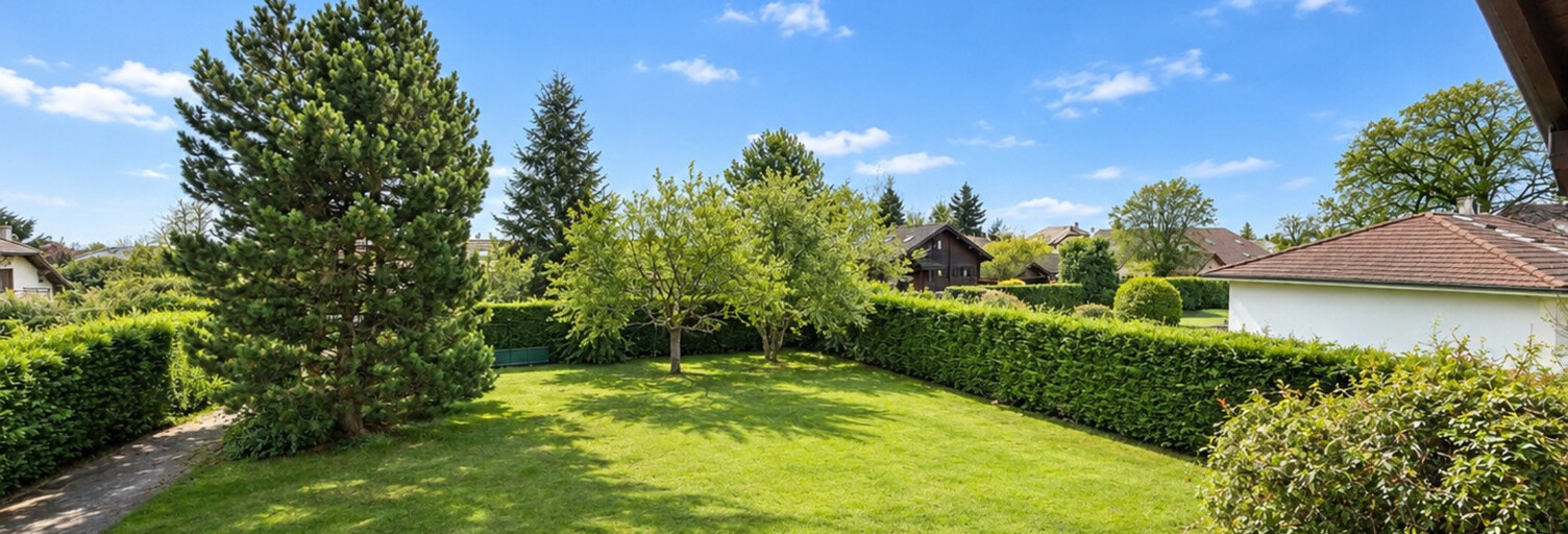Terrain  700 m² à vendre à Cessy (01170)