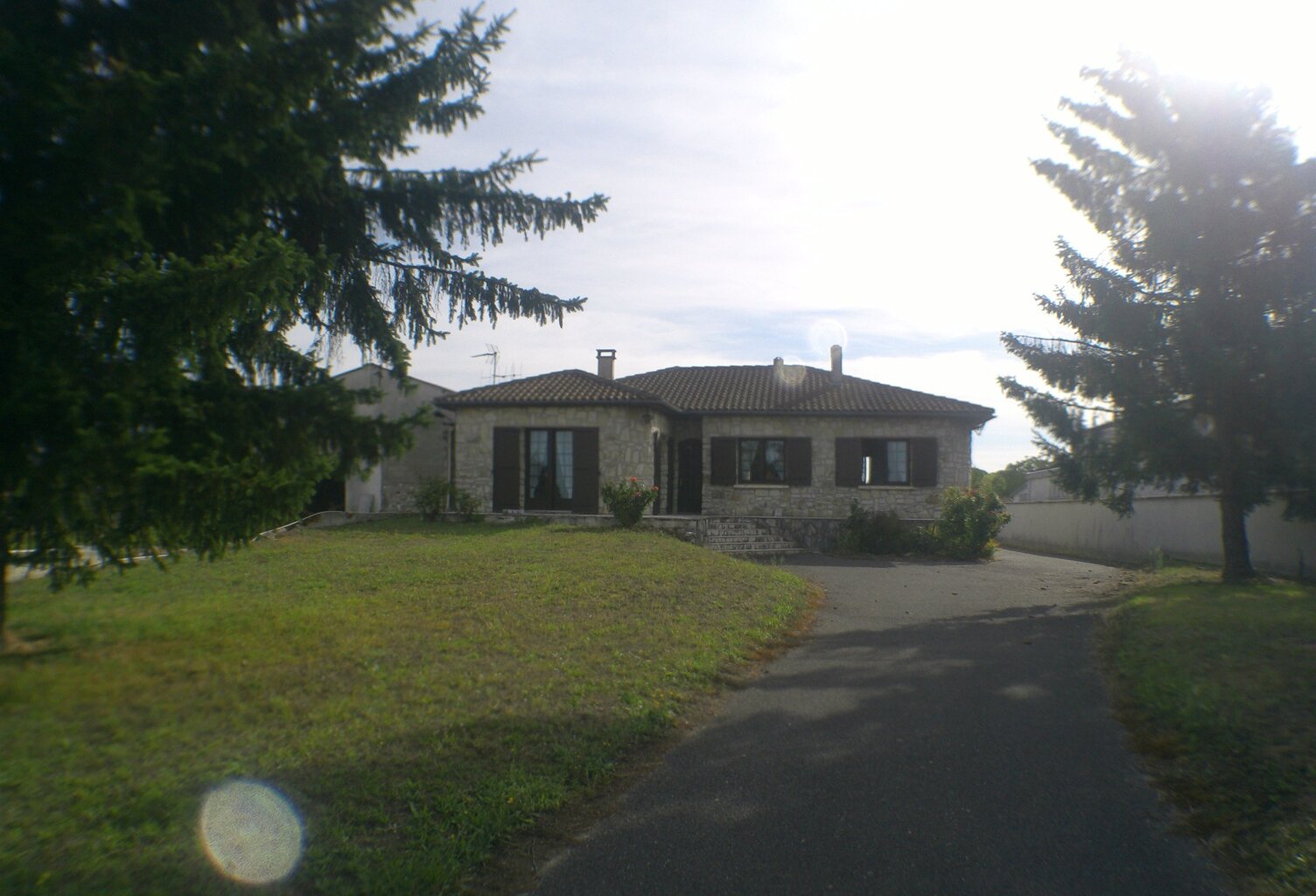 CHATEAUBERNARD A Vendre Maison en Pierre — photo 1