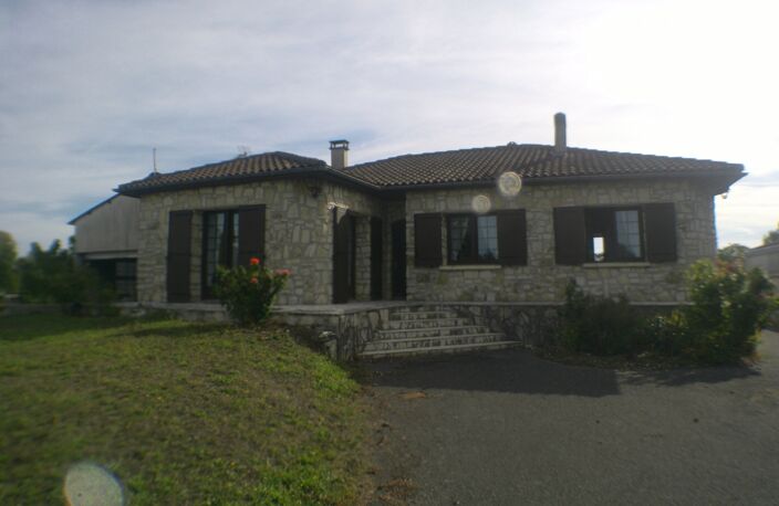 CHATEAUBERNARD A Vendre Maison en Pierre — photo 2
