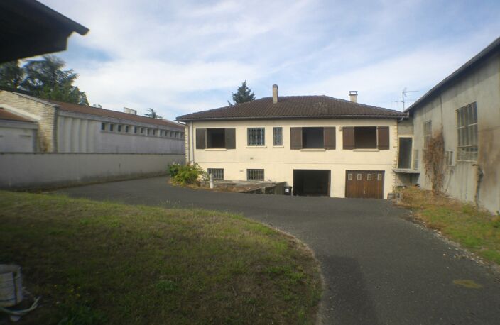 CHATEAUBERNARD A Vendre Maison en Pierre — photo 4