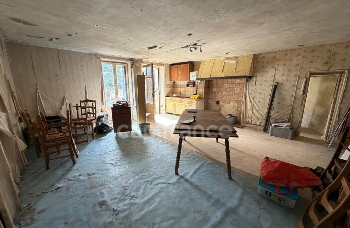 Ensemble de maisons anciennes à rénover d'environ 180m² à Neuville de Poitou (86) — photo 4