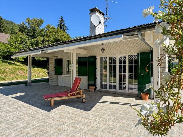 Chalet d’exception de 5 chambres sur les hauteurs de Gex – Vue panoramique sur le lac Léman — photo du bien