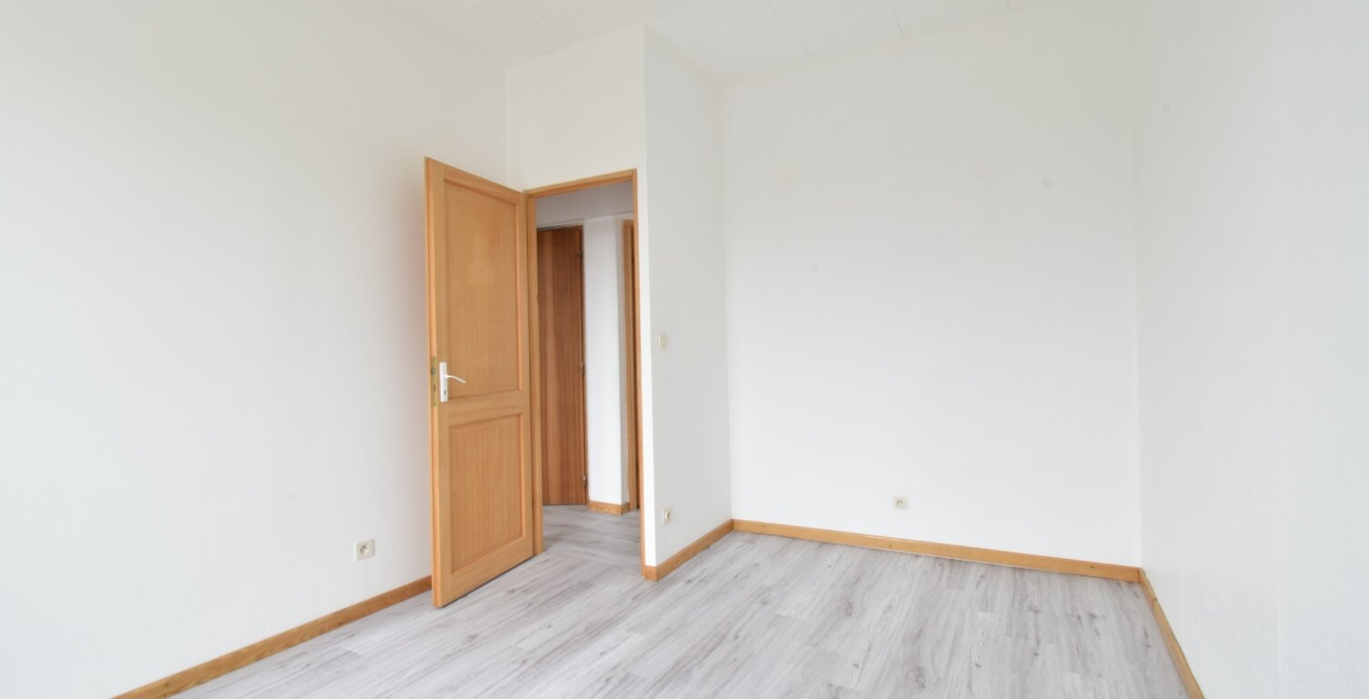 Appartement à louer 4 pièces EPERNAY (51) — photo 1