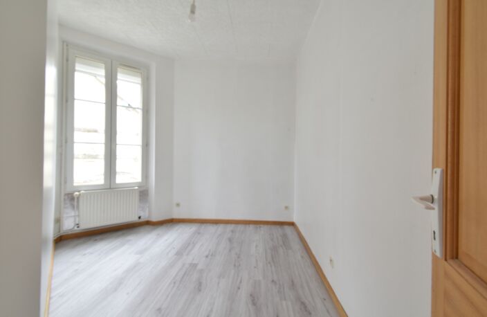 Appartement à louer 4 pièces EPERNAY (51) — photo 2