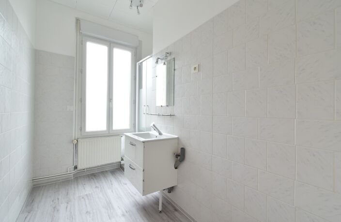 Appartement à louer 4 pièces EPERNAY (51) — photo 4