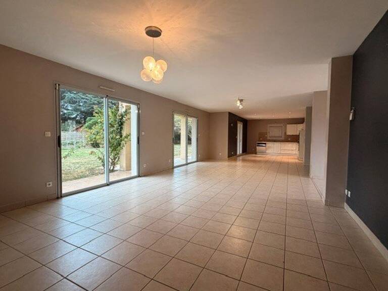 Villa — photo 1