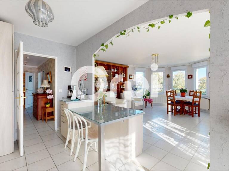 Appartement T3 dans une belle copropriété arborée du fort de Bron — photo 1