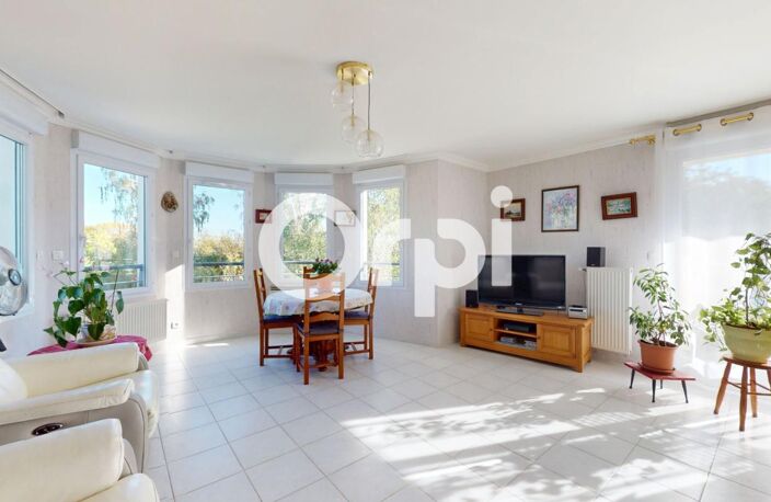 Appartement T3 dans une belle copropriété arborée du fort de Bron — photo 2