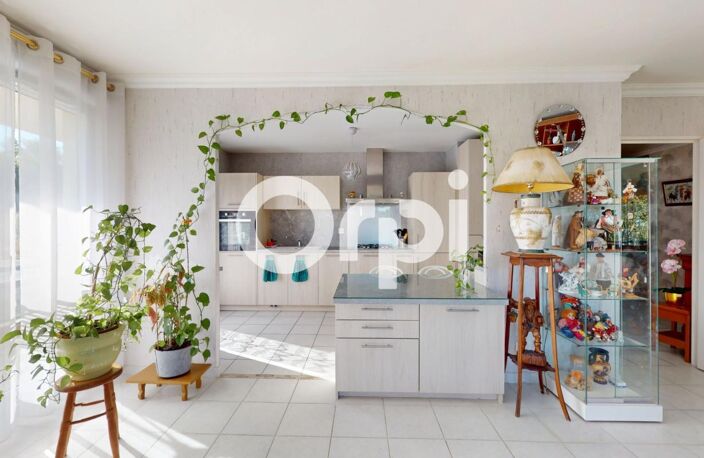 Appartement T3 dans une belle copropriété arborée du fort de Bron — photo 3